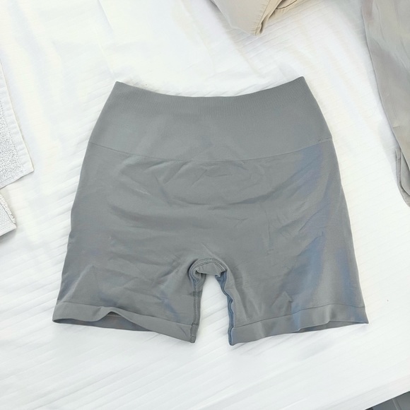 Amplify Alphalete Shorts in Thunderclouds - Picture 3 of 5